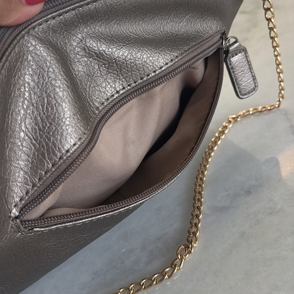 Nicole Miller crossbody/clutch bag.  Gold chain is removable - Picture 4 of 8